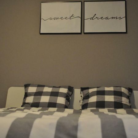 Sleep & Fly Apartment Otopeni Ngoại thất bức ảnh